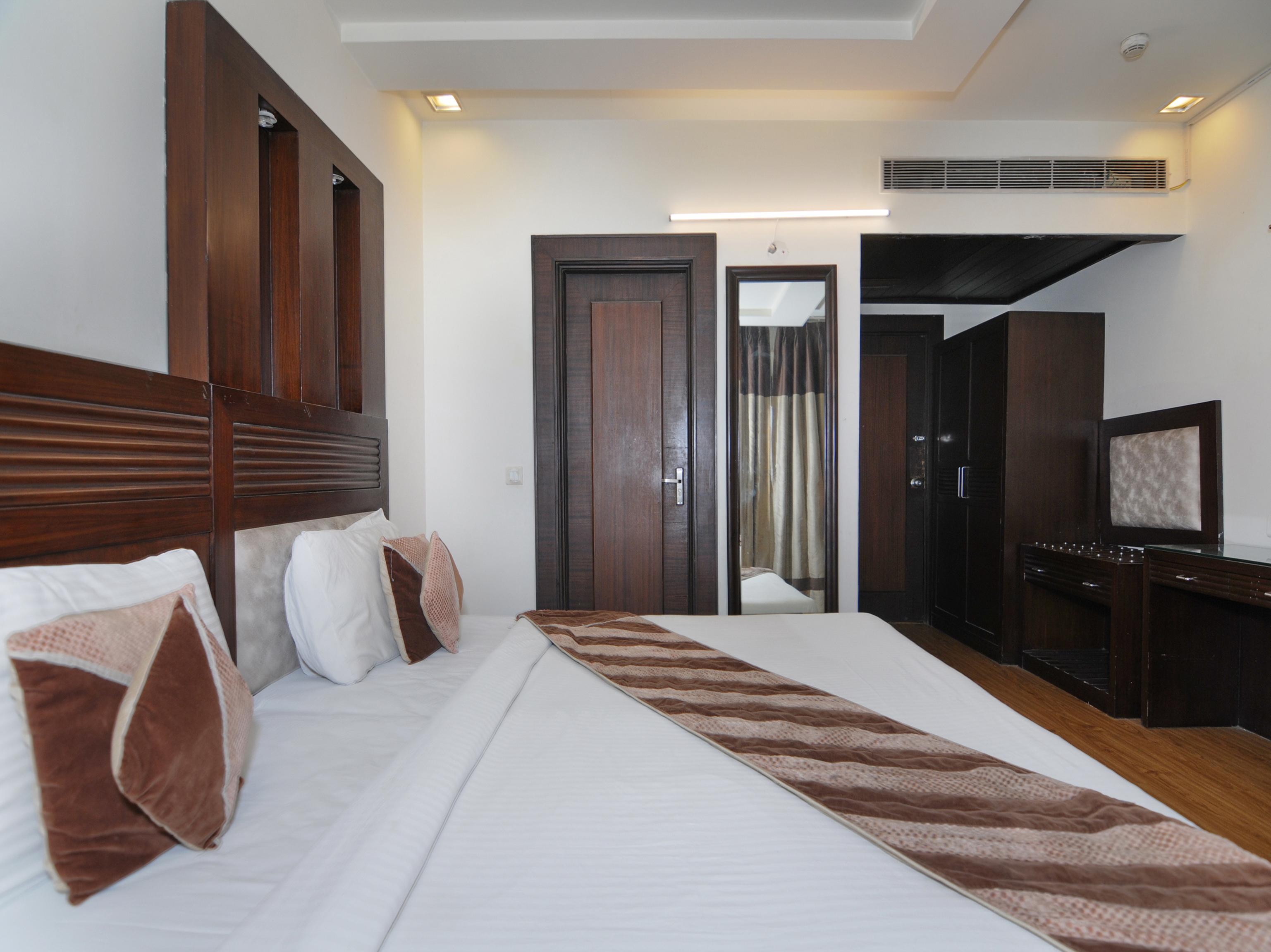 Oyo 6845 The Grand Hotel 新德里 外观 照片