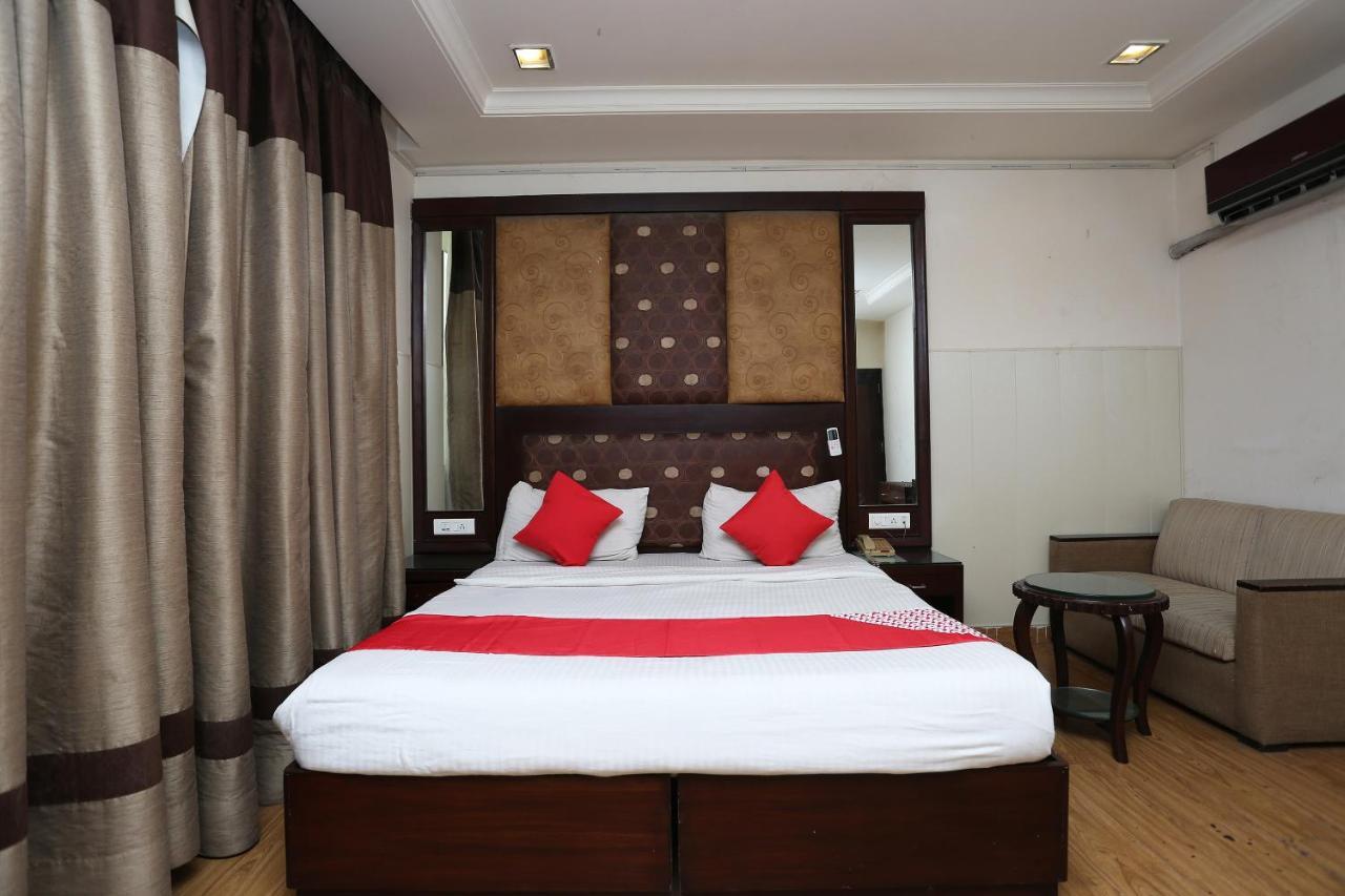 Oyo 6845 The Grand Hotel 新德里 外观 照片
